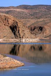 Image du Maroc Professionnelle de  Le barrage Laghrasse "dit barrage Hassan II", il se situe à 50 km au sud est de Taourirte au nord du Maroc, Samedi 10 Février 2006, ce barrage fournit en eau potable  le barrage Mohammed V qui sert de lien pour Machraa Hammadi,  ce dernier permet l'approvisionnement des centre de Taourirte et El Aïoun Sidi Mellouk. (Photo / Abdeljalil Bounhar)